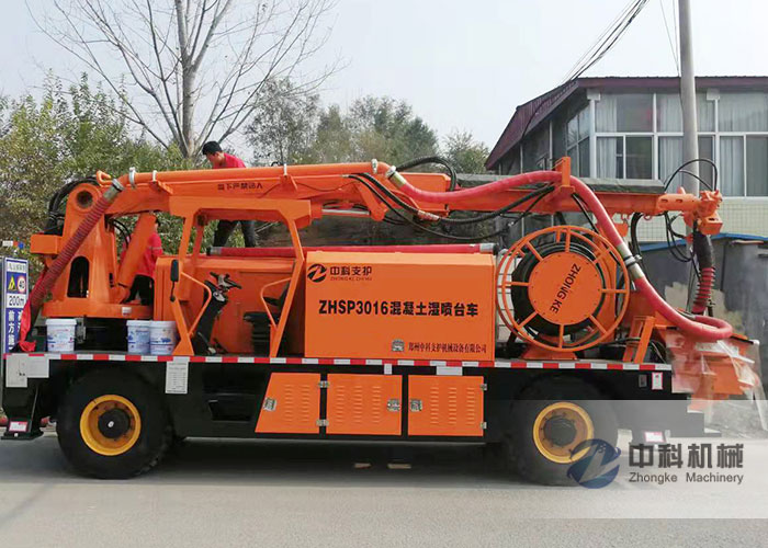 工程（chéng）底盤（pán）濕噴台車施工現場-1