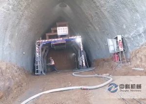 中交二（èr）航局隧道混凝土濕噴機施工視頻（2）