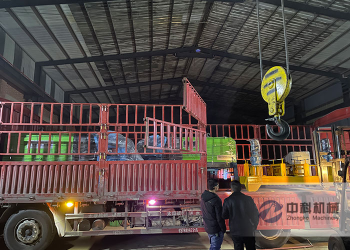 90液壓濕噴機、冷彎機發貨現場（chǎng）-0