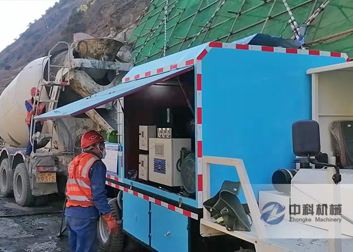 中水電車載混凝土濕噴台車施工現場-1