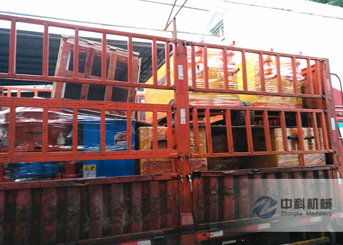 昆明雙（shuāng）液注漿機、PZ-6混凝土噴漿機發貨現場（chǎng）