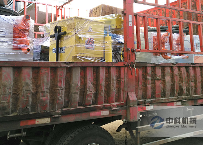 蘭（lán）州雙（shuāng）液注漿機、PZ-6混凝土（tǔ）噴（pēn）漿（jiāng）機發貨現（xiàn）場-0