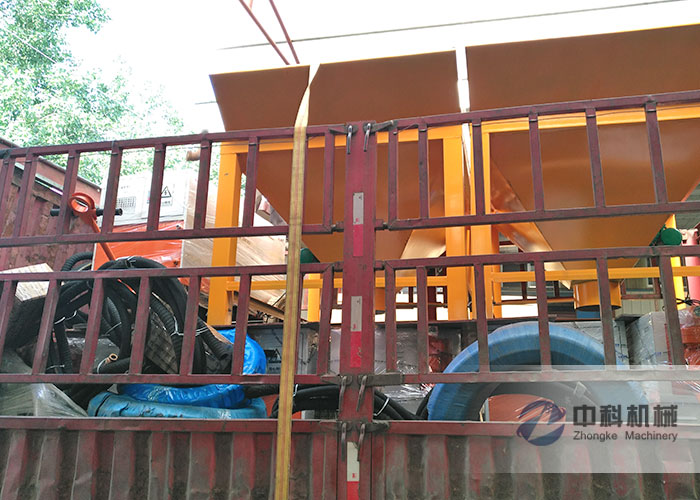 武漢雙液注（zhù）漿機、PZ-6噴漿機及噴漿機大料鬥發貨現場-0