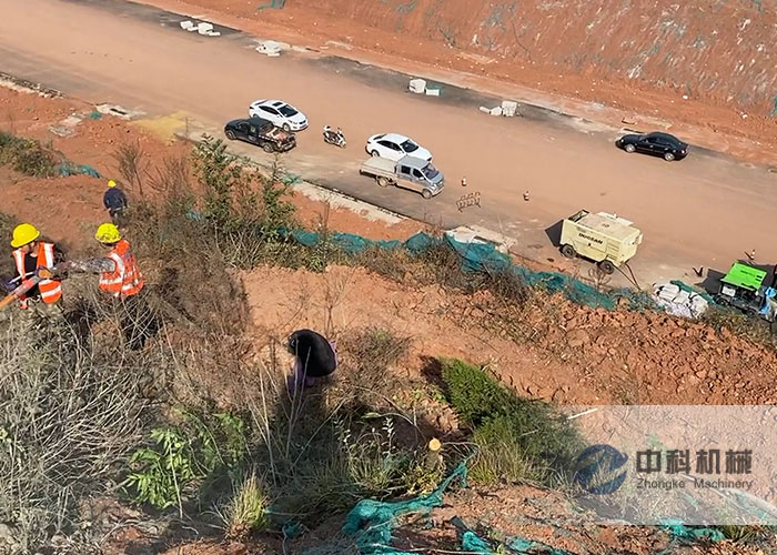 小型混凝土濕噴（pēn）機施工現場-1