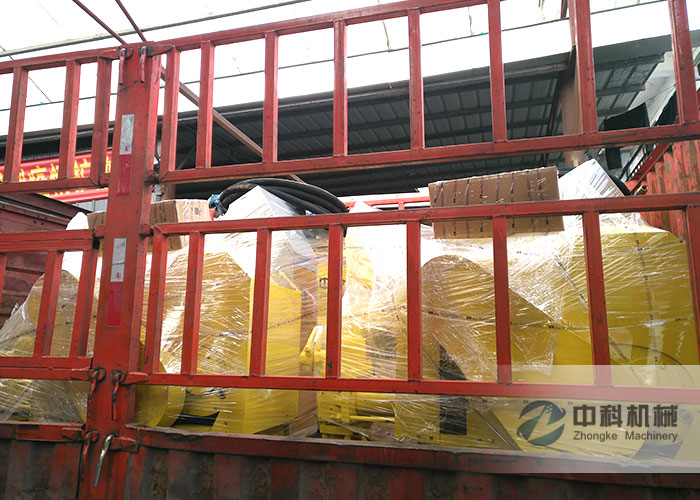 貴陽拱頂帶模注漿一體機發貨現場