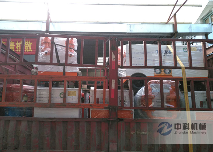 武漢雙液注漿機、雙缸液壓砂漿泵（bèng）、PZ-7混凝土噴（pēn）漿機發貨現場