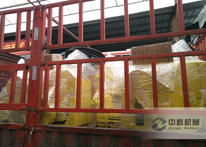 福（fú）州拱頂帶模注漿（jiāng）一（yī）體機發（fā）貨現場-0