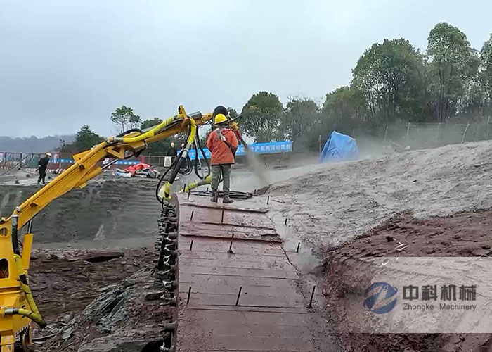 3016工程混（hún）凝土濕噴台車施工（gōng）現場-1