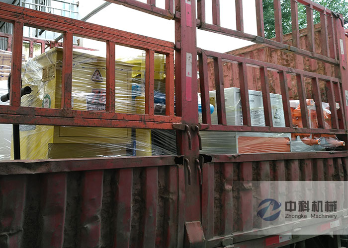 濟南雙液注漿機、PZ-6混凝土噴漿機發貨現（xiàn）場-0