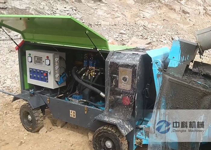 90A小型液壓混（hún）凝土濕噴機施工現場-1