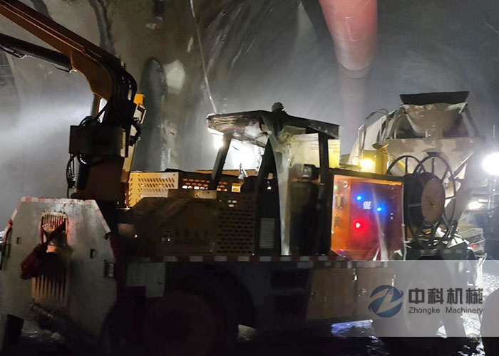 隧道機械臂濕噴機施工現場（chǎng）-2