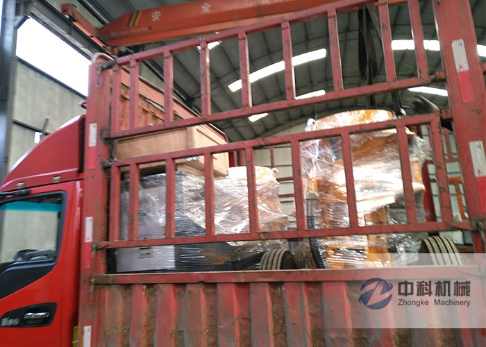 700轉（zhuǎn）子（zǐ）式混凝土濕噴機發貨現場