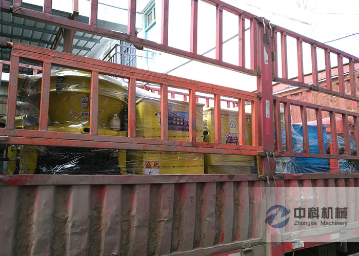 武漢PZ-6混凝土噴漿機及噴漿機配件發（fā）貨現場