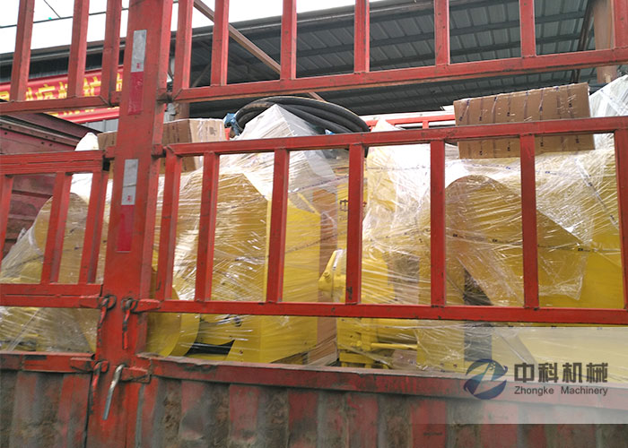 重慶拱頂帶模注漿（jiāng）一體機發貨現場