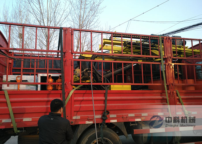 雙液注漿機、履帶式（shì）鑽機、灰漿攪拌機發貨現場