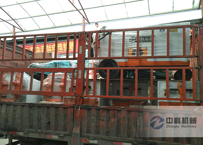 上海雙液注漿（jiāng）機、雙缸液壓砂漿泵、臥式三缸（gāng）注漿機發（fā）貨現場