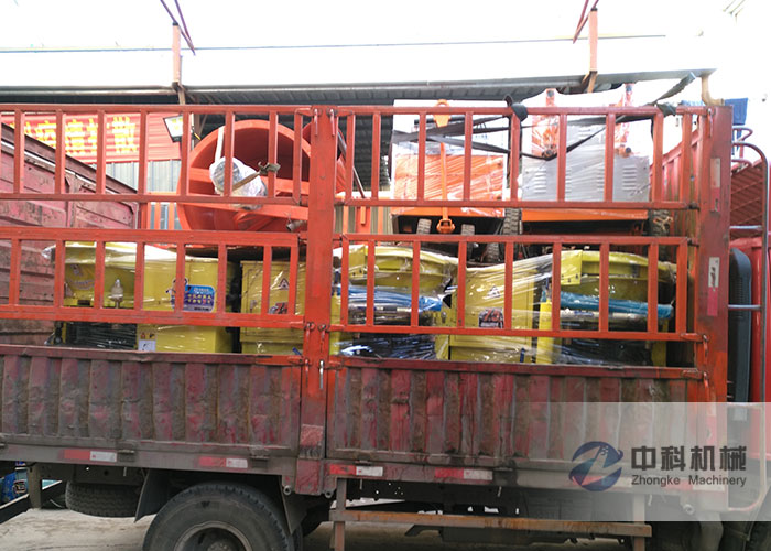 成都雙（shuāng）液注漿（jiāng）機（jī）、PZ-6噴漿機、灰漿攪拌機發貨現場