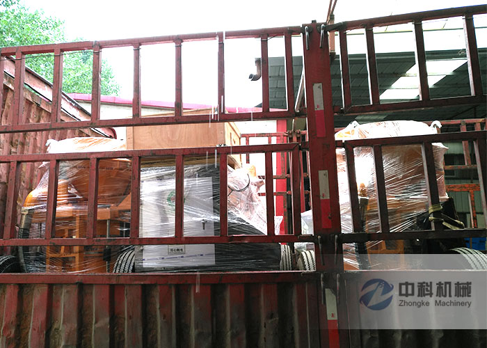 轉子式混凝土濕（shī）噴機發貨現場