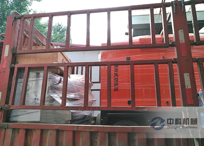 700轉（zhuǎn）子式（shì）混凝土濕噴機、空壓（yā）機（jī）發貨現場（chǎng）